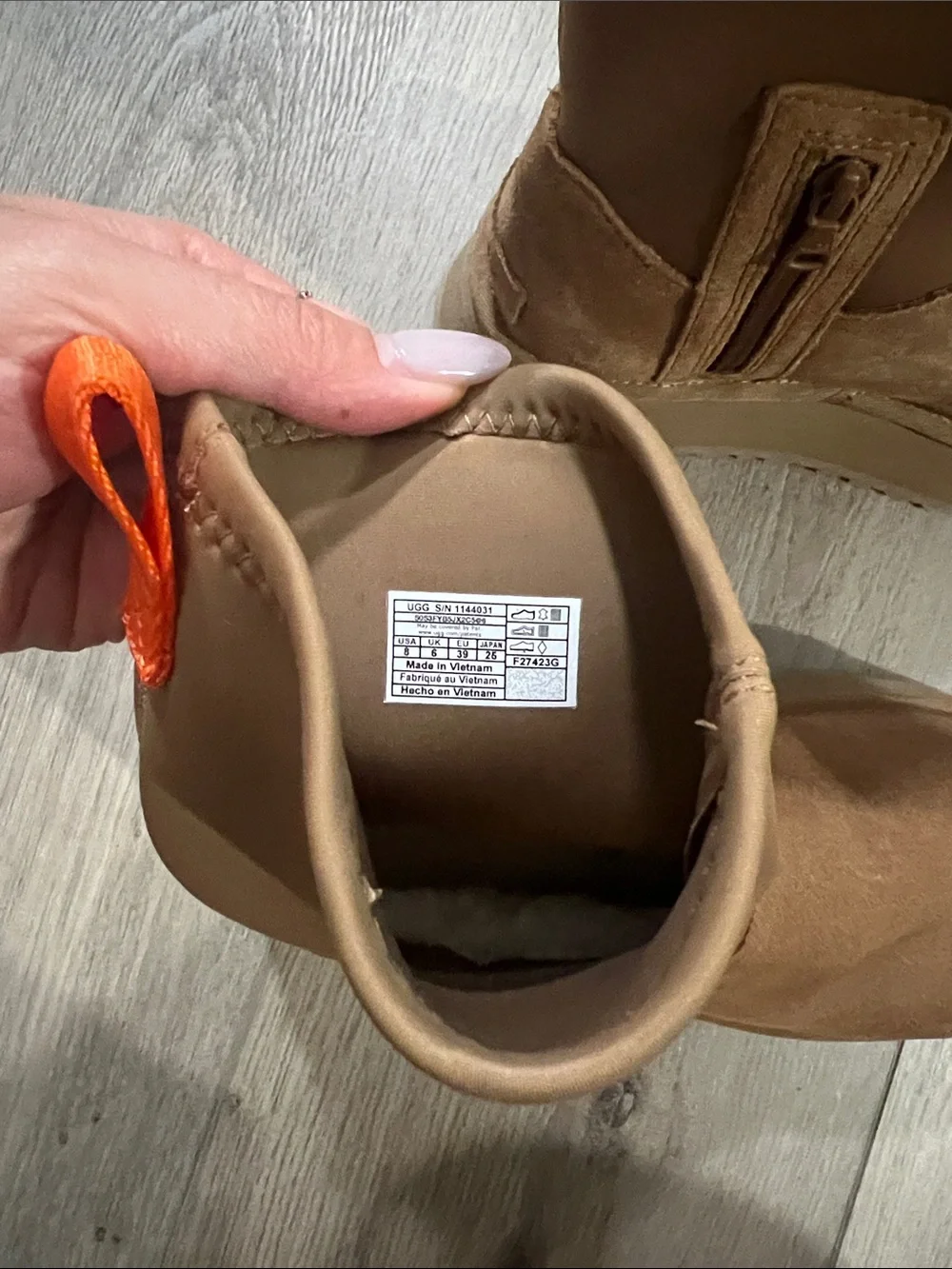 UGG Women's Dipper Platform Boot in Chestnut with Orange Pull Tab Size 8
